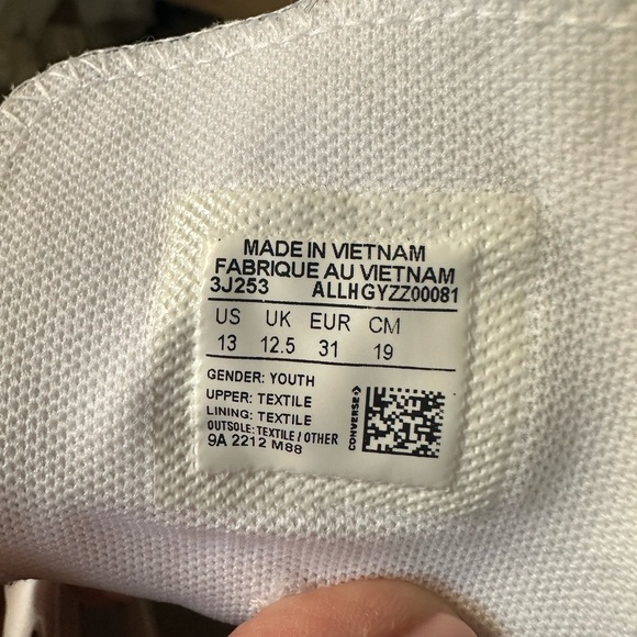 Converse Classic Chuck Taylor ALL STAR High tops in WHITE. Gently Used - Picture 8 of 8